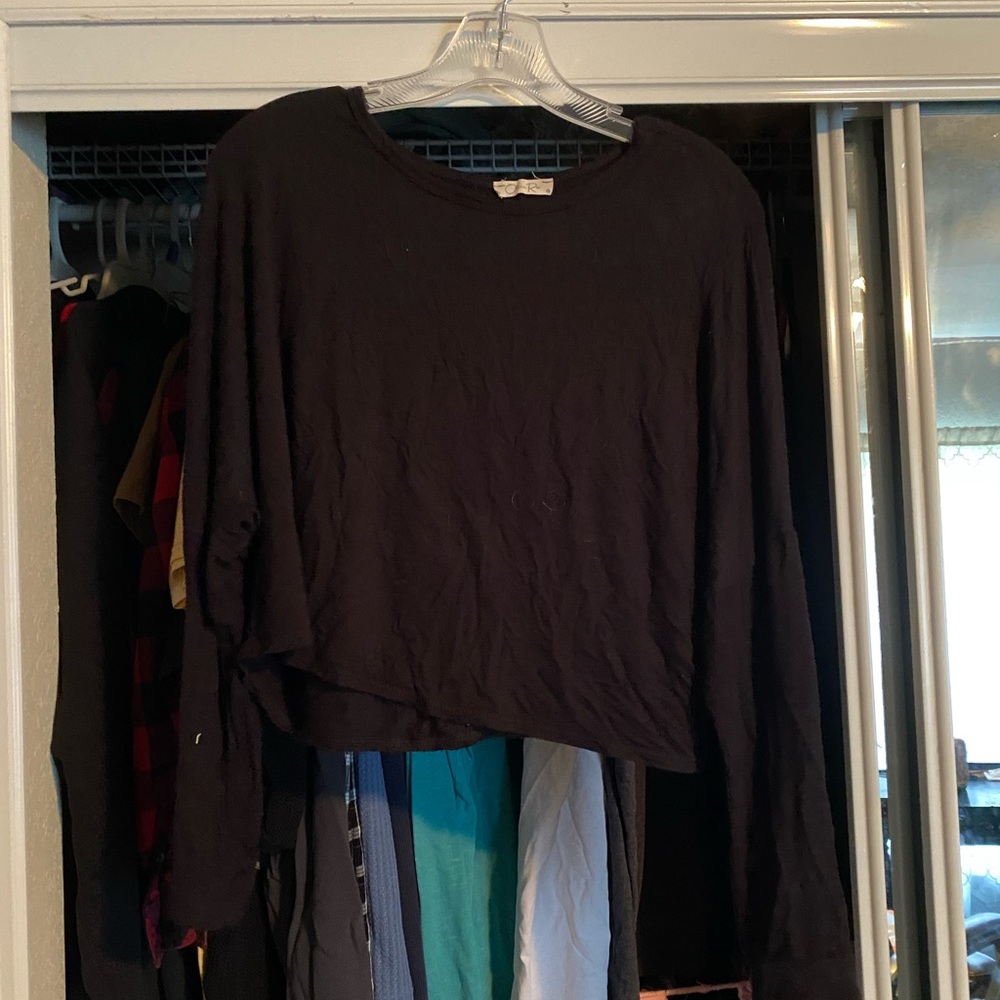 Black long sleeve crop top